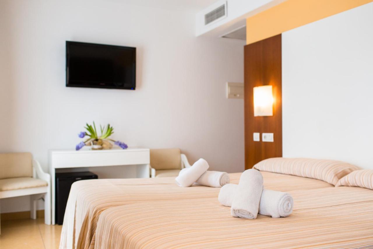 Sagitario Hostal Ciutadella Luaran gambar