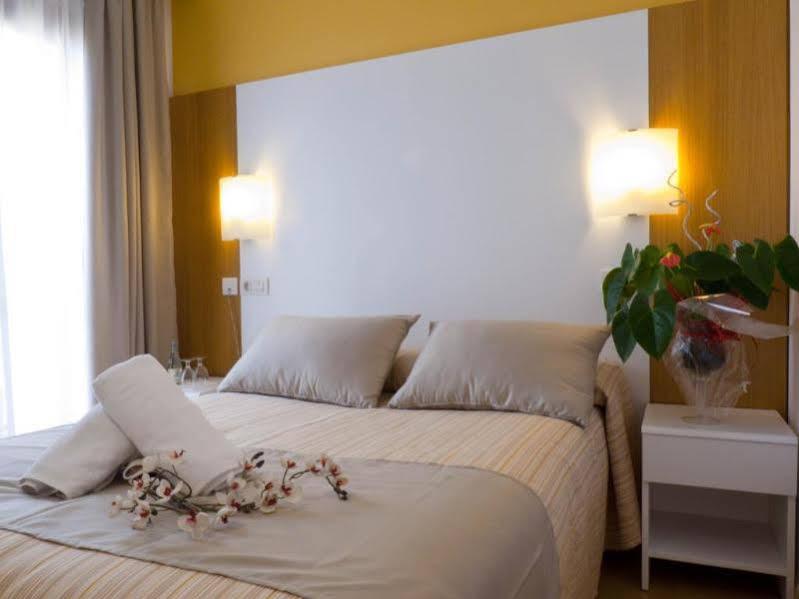 Sagitario Hostal Ciutadella Luaran gambar