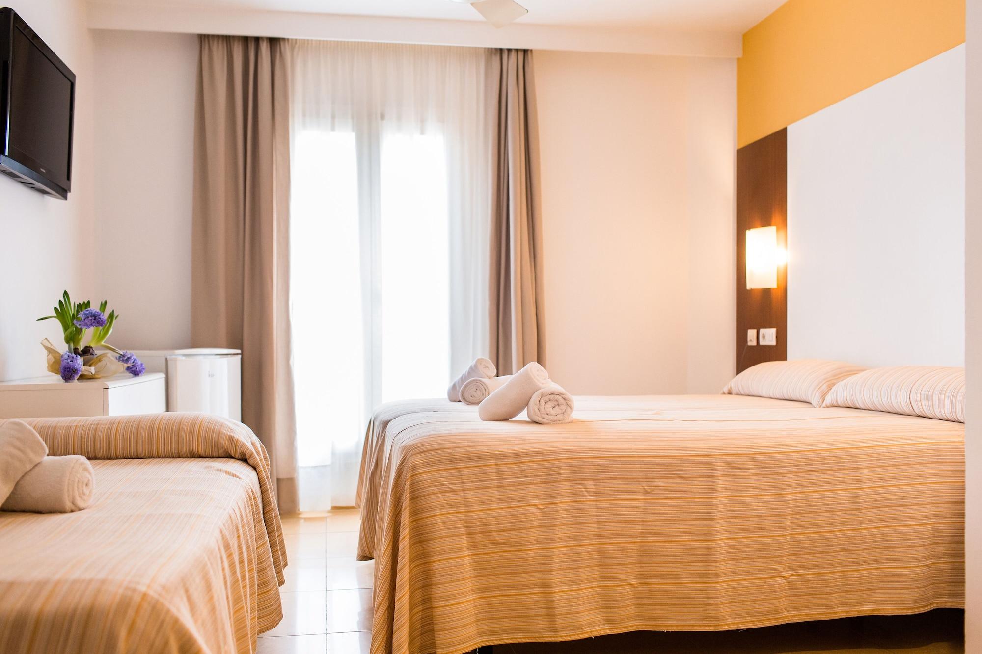 Sagitario Hostal Ciutadella Luaran gambar