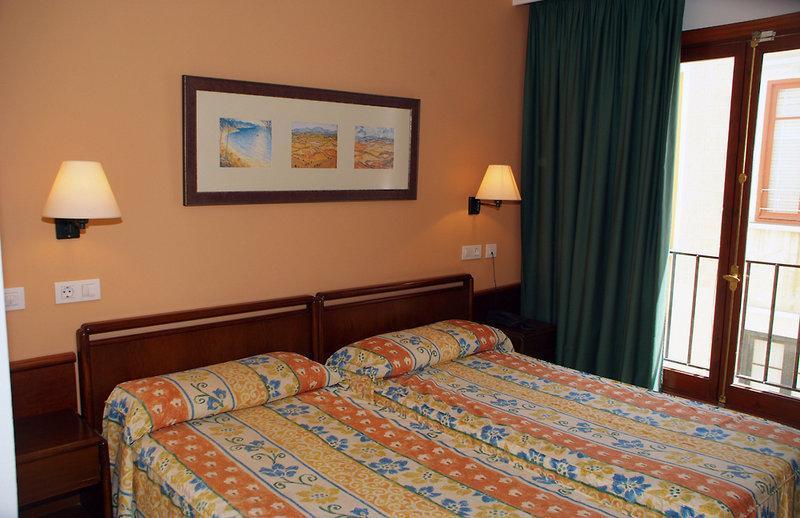 Sagitario Hostal Ciutadella Luaran gambar