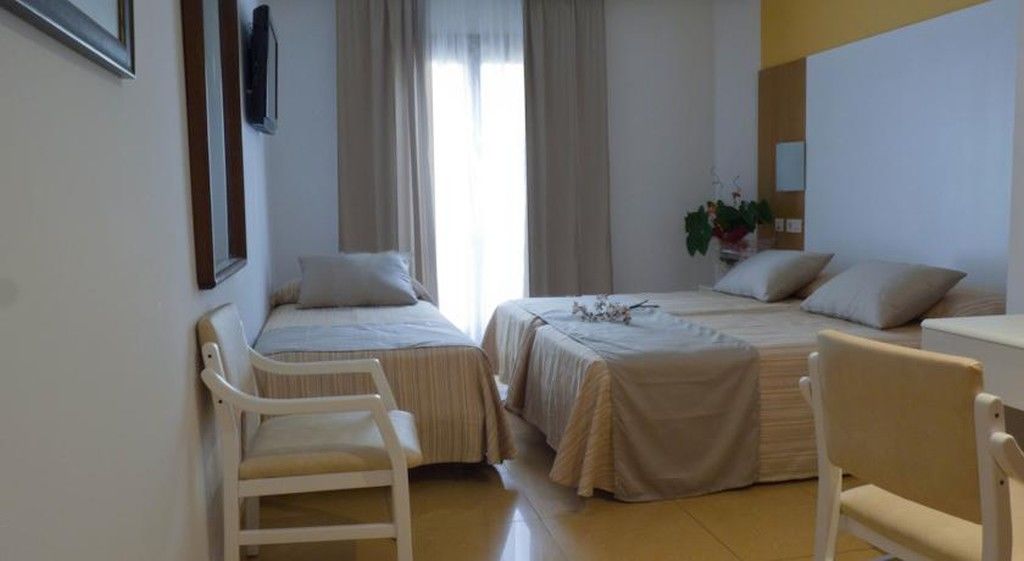 Sagitario Hostal Ciutadella Luaran gambar